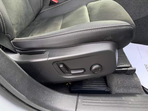 Volvo XC40 2.0 B3 MHEV Plus DCT Auto Euro 6 (s/s) 5dr - U79131