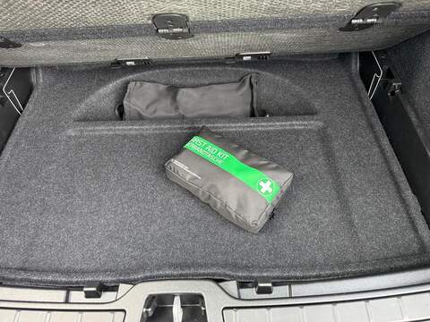 Volvo XC40 2.0 B3 MHEV Plus DCT Auto Euro 6 (s/s) 5dr - U79131