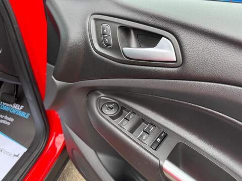 Ford Kuga 1.5T EcoBoost Zetec SUV 5dr Petrol Auto AWD Euro 6 (s/s) (176 ps) - U79138