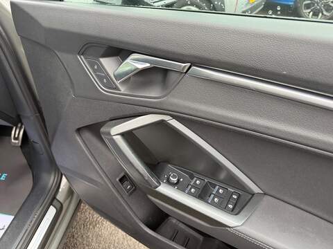 Audi Q3 1.5 TFSI CoD 35 Black Edition S Tronic Euro 6 (s/s) 5dr - U79141