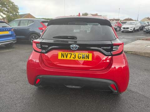 Toyota Yaris 1.5 VVT-h Design E-CVT Euro 6 (s/s) 5dr - U79143