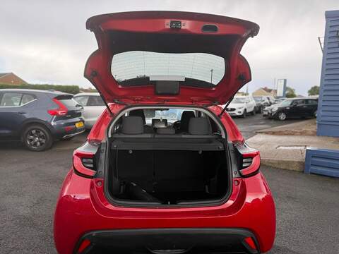 Toyota Yaris 1.5 VVT-h Design E-CVT Euro 6 (s/s) 5dr - U79143