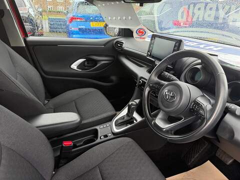 Toyota Yaris 1.5 VVT-h Design E-CVT Euro 6 (s/s) 5dr - U79143