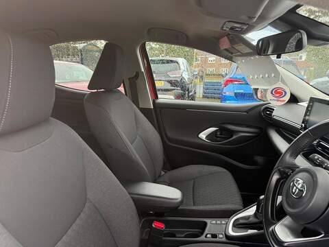 Toyota Yaris 1.5 VVT-h Design E-CVT Euro 6 (s/s) 5dr - U79143