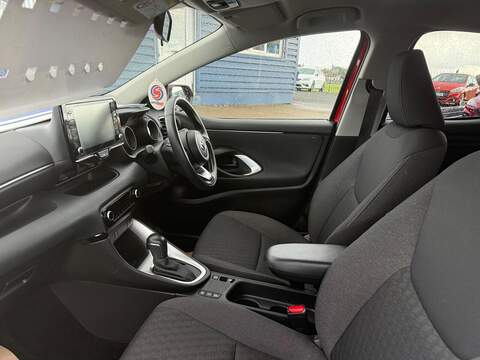 Toyota Yaris 1.5 VVT-h Design E-CVT Euro 6 (s/s) 5dr - U79143