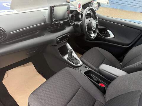 Toyota Yaris 1.5 VVT-h Design E-CVT Euro 6 (s/s) 5dr - U79143