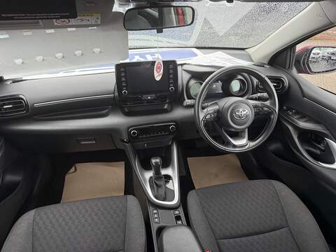 Toyota Yaris 1.5 VVT-h Design E-CVT Euro 6 (s/s) 5dr - U79143