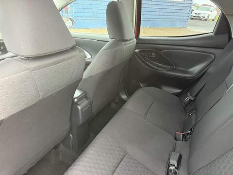 Toyota Yaris 1.5 VVT-h Design E-CVT Euro 6 (s/s) 5dr - U79143