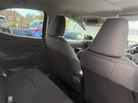 Toyota Yaris 1.5 VVT-h Design E-CVT Euro 6 (s/s) 5dr - U79143