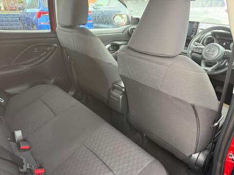 Toyota Yaris 1.5 VVT-h Design E-CVT Euro 6 (s/s) 5dr - U79143