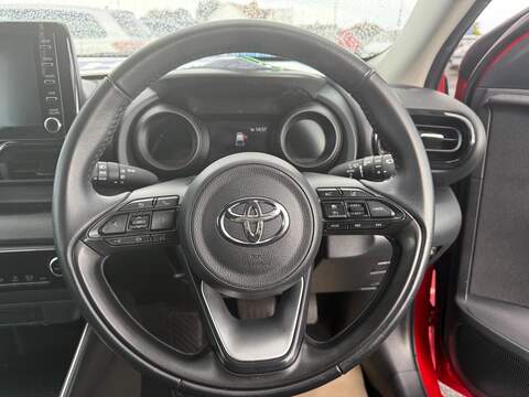 Toyota Yaris 1.5 VVT-h Design E-CVT Euro 6 (s/s) 5dr - U79143