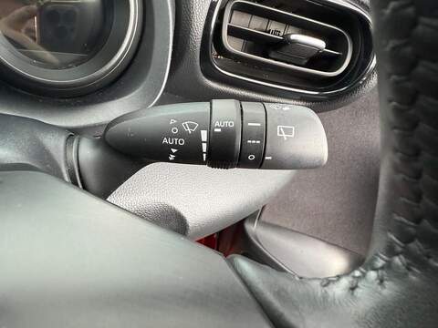 Toyota Yaris 1.5 VVT-h Design E-CVT Euro 6 (s/s) 5dr - U79143