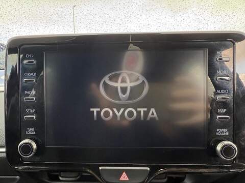 Toyota Yaris 1.5 VVT-h Design E-CVT Euro 6 (s/s) 5dr - U79143