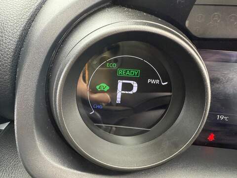 Toyota Yaris 1.5 VVT-h Design E-CVT Euro 6 (s/s) 5dr - U79143