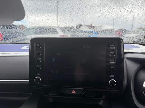 Toyota Yaris 1.5 VVT-h Design E-CVT Euro 6 (s/s) 5dr - U79143