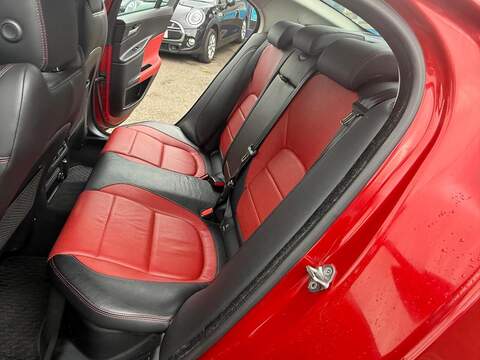 Jaguar XE 2.0 GTDi R-Sport Saloon 4dr Petrol Auto Euro 6 (s/s) (200 ps) - U79144