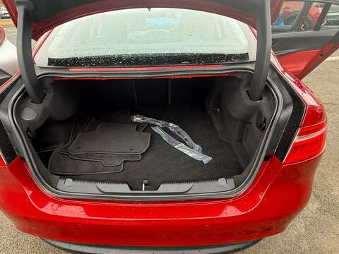 Jaguar XE 2.0 GTDi R-Sport Saloon 4dr Petrol Auto Euro 6 (s/s) (200 ps) - U79144