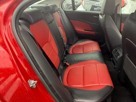 Jaguar XE 2.0 GTDi R-Sport Saloon 4dr Petrol Auto Euro 6 (s/s) (200 ps) - U79144