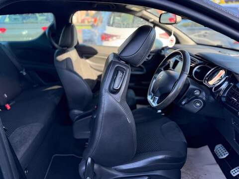 DS AUTOMOBILES DS 3 1.2 PureTech Prestige Hatchback 3dr Petrol EAT6 Euro 6 (s/s) (110 ps) - U79149