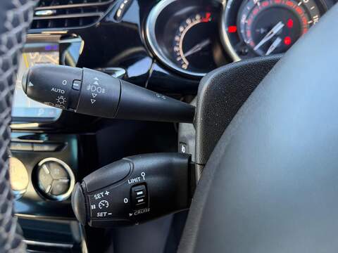 DS AUTOMOBILES DS 3 1.2 PureTech Prestige Hatchback 3dr Petrol EAT6 Euro 6 (s/s) (110 ps) - U79149