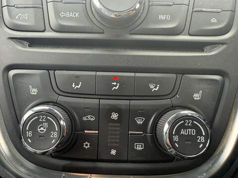 Vauxhall Mokka 1.4i Turbo SE SUV 5dr Petrol Manual 2WD Euro 6 (s/s) (140 ps) - U79150