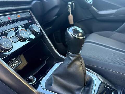 Volkswagen T-Roc 1.0 TSI SE SUV 5dr Petrol Manual Euro 6 (s/s) (115 ps) - U79185