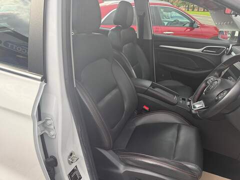 MG MG ZS 51.1kWh Trophy Auto 5dr - U79204