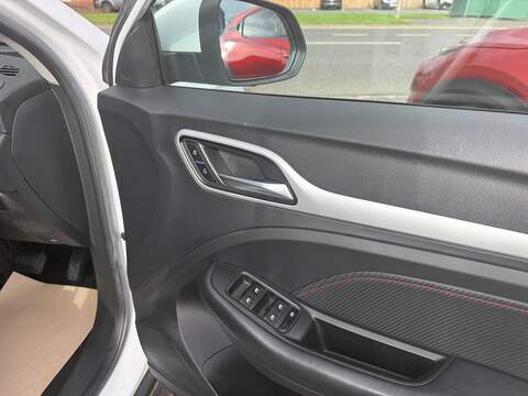 MG MG ZS 51.1kWh Trophy Auto 5dr - U79204