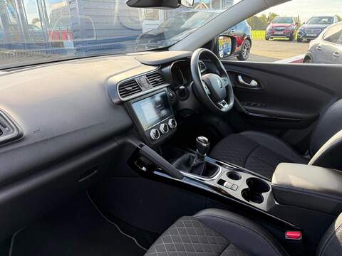 Renault Kadjar 1.3 TCe Iconic SUV 5dr Petrol Manual Euro 6 (s/s) (140 ps) - U79205