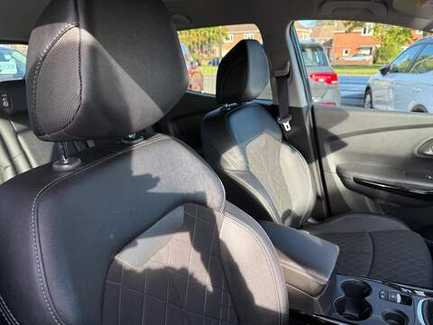 Renault Kadjar 1.3 TCe Iconic SUV 5dr Petrol Manual Euro 6 (s/s) (140 ps) - U79205