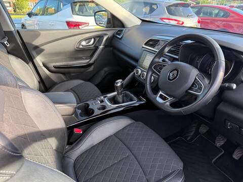 Renault Kadjar 1.3 TCe Iconic SUV 5dr Petrol Manual Euro 6 (s/s) (140 ps) - U79205