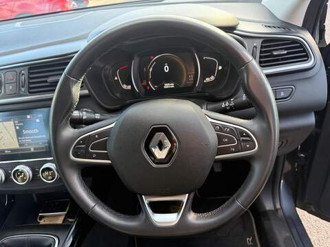 Renault Kadjar 1.3 TCe Iconic SUV 5dr Petrol Manual Euro 6 (s/s) (140 ps) - U79205