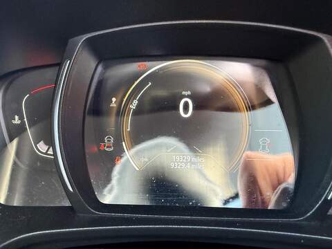Renault Kadjar 1.3 TCe Iconic SUV 5dr Petrol Manual Euro 6 (s/s) (140 ps) - U79205