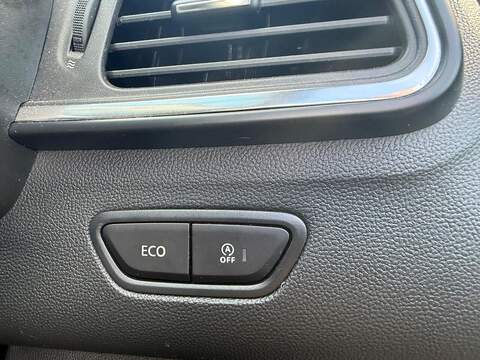 Renault Kadjar 1.3 TCe Iconic SUV 5dr Petrol Manual Euro 6 (s/s) (140 ps) - U79205