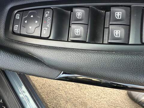 Renault Kadjar 1.3 TCe Iconic SUV 5dr Petrol Manual Euro 6 (s/s) (140 ps) - U79205