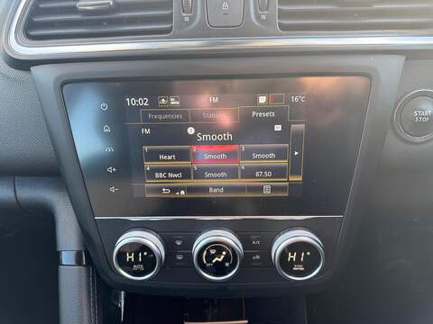 Renault Kadjar 1.3 TCe Iconic SUV 5dr Petrol Manual Euro 6 (s/s) (140 ps) - U79205