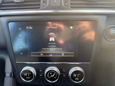 Renault Kadjar 1.3 TCe Iconic SUV 5dr Petrol Manual Euro 6 (s/s) (140 ps) - U79205