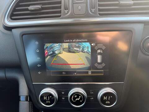Renault Kadjar 1.3 TCe Iconic SUV 5dr Petrol Manual Euro 6 (s/s) (140 ps) - U79205
