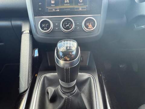 Renault Kadjar 1.3 TCe Iconic SUV 5dr Petrol Manual Euro 6 (s/s) (140 ps) - U79205
