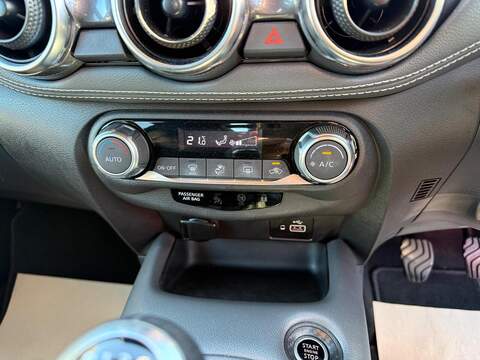 Nissan Juke 1.0 DIG-T N-Connecta SUV 5dr Petrol Manual Euro 6 (s/s) (114 ps) - U79224