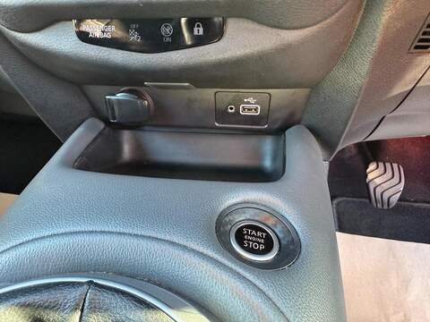 Nissan Juke 1.0 DIG-T N-Connecta SUV 5dr Petrol Manual Euro 6 (s/s) (114 ps) - U79224