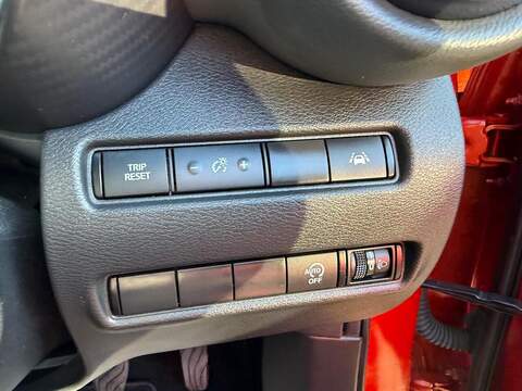 Nissan Juke 1.0 DIG-T N-Connecta SUV 5dr Petrol Manual Euro 6 (s/s) (114 ps) - U79224