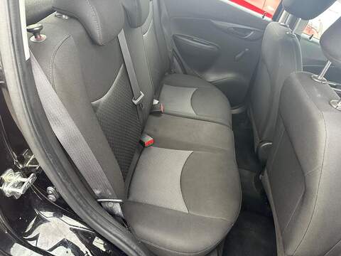 Vauxhall Viva 1.0i SE Hatchback 5dr Petrol Manual Euro 6 (a/c) (75 ps) - U79229