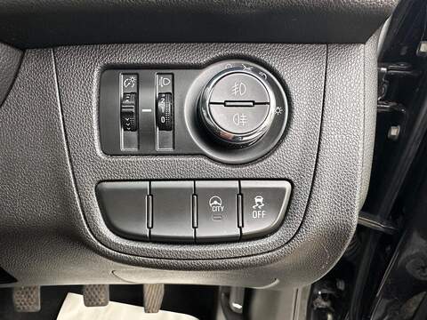 Vauxhall Viva 1.0i SE Hatchback 5dr Petrol Manual Euro 6 (a/c) (75 ps) - U79229