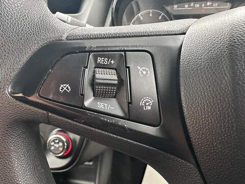 Vauxhall Viva 1.0i SE Hatchback 5dr Petrol Manual Euro 6 (a/c) (75 ps) - U79229