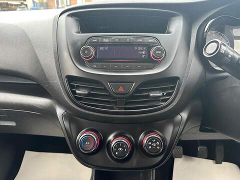 Vauxhall Viva 1.0i SE Hatchback 5dr Petrol Manual Euro 6 (a/c) (75 ps) - U79229