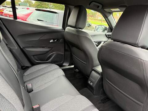 Peugeot 2008 1.2 PureTech Allure EAT Euro 6 (s/s) 5dr - U79231