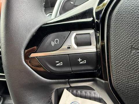 Peugeot 2008 1.2 PureTech Allure EAT Euro 6 (s/s) 5dr - U79231