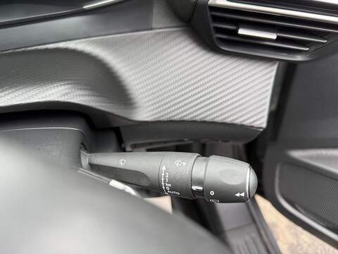 Peugeot 2008 1.2 PureTech Allure EAT Euro 6 (s/s) 5dr - U79231