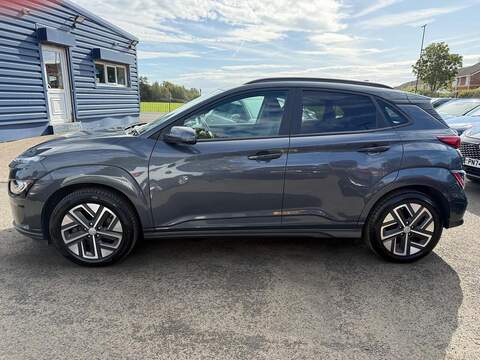 Hyundai KONA 64kWh Premium Auto 5dr (10.5kW Charger) - U79237